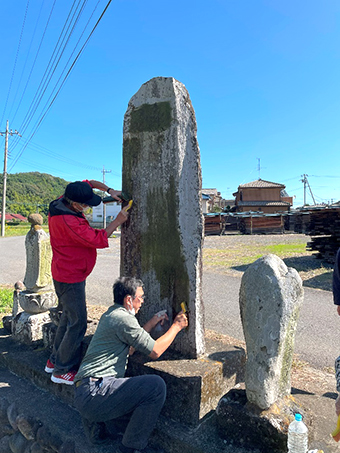 龍福寺入口の石造物